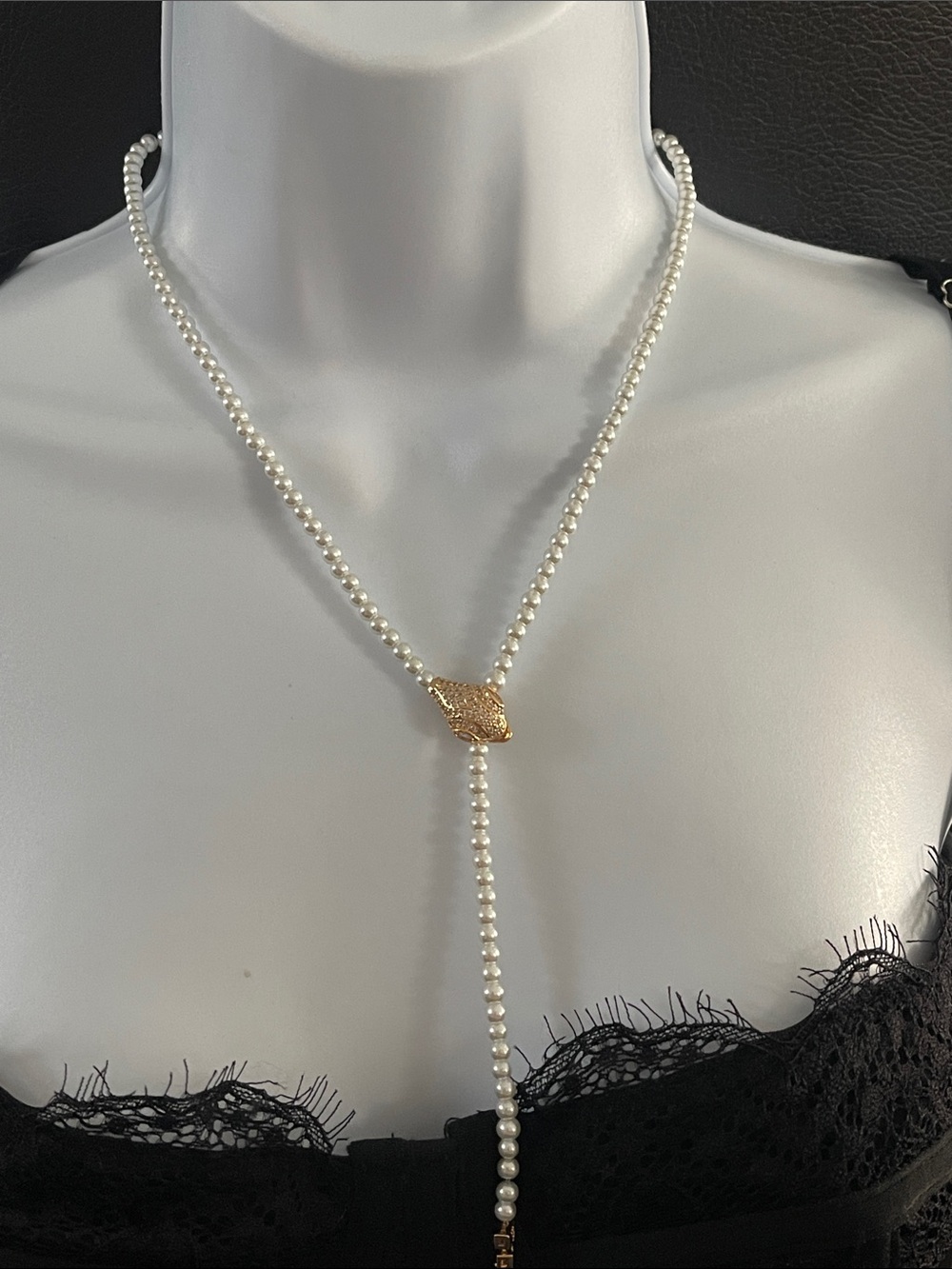 Elegant Pearl Lariat Necklace with Gold Accent snake